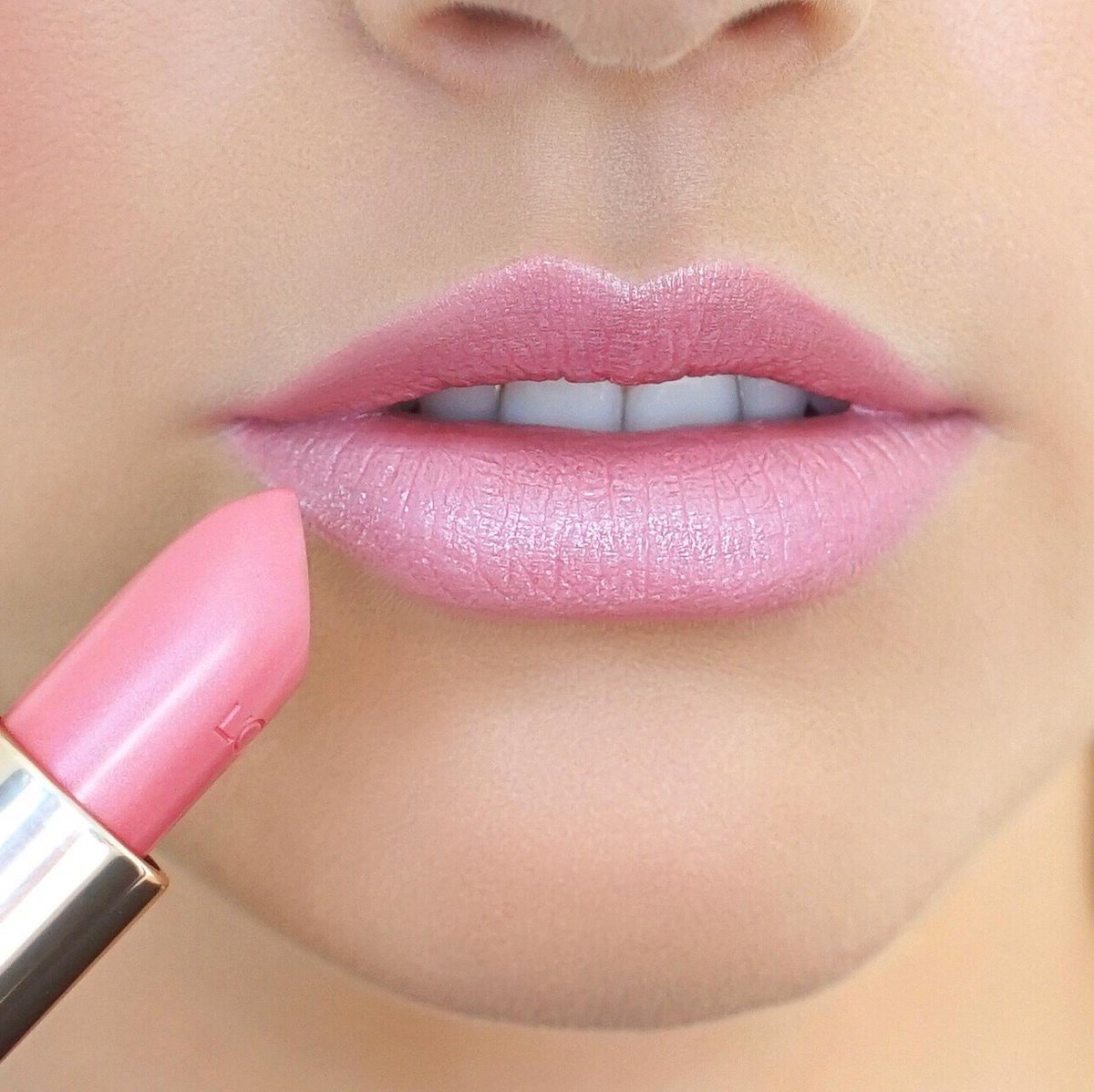 The ONE 5-in-1 Colour Stylist Lipstick